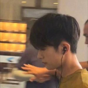 欧美热妇脱衣服打操女人
