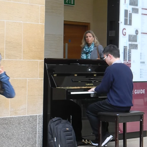 欧美热妇脱衣服打操女人
